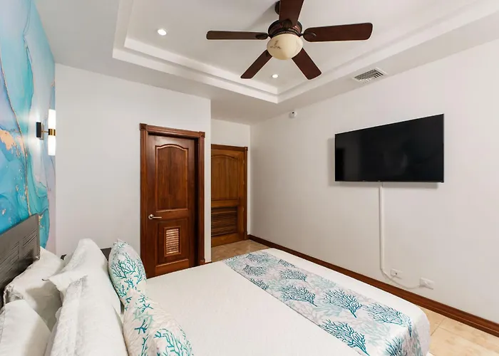 Amazing Beachfront In Playa Langosta Ferienhaus *