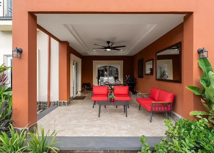 Amazing Beachfront In Playa Langosta Ferienhaus
